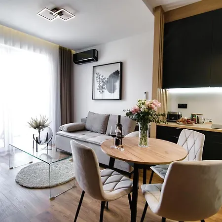 Black Butterfly By Housine Apartment *